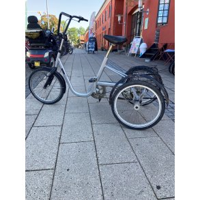 Brugt 3 hjulet, Bomi
