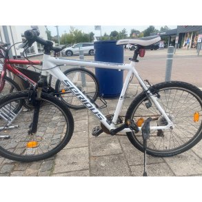 Brugt Hvid serious Cykel, N